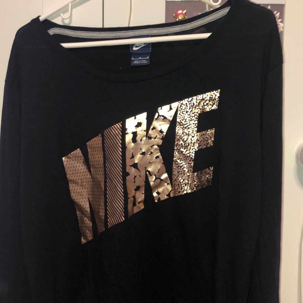 long-sleeve black nike short shirt